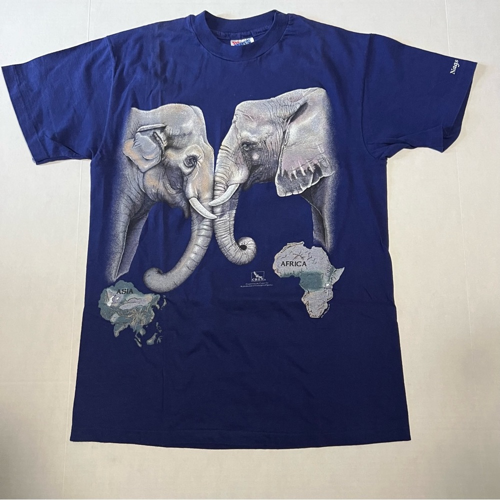 Vintage single stitch tshirt size medium elephant nature print 1992 Hanes Usa
